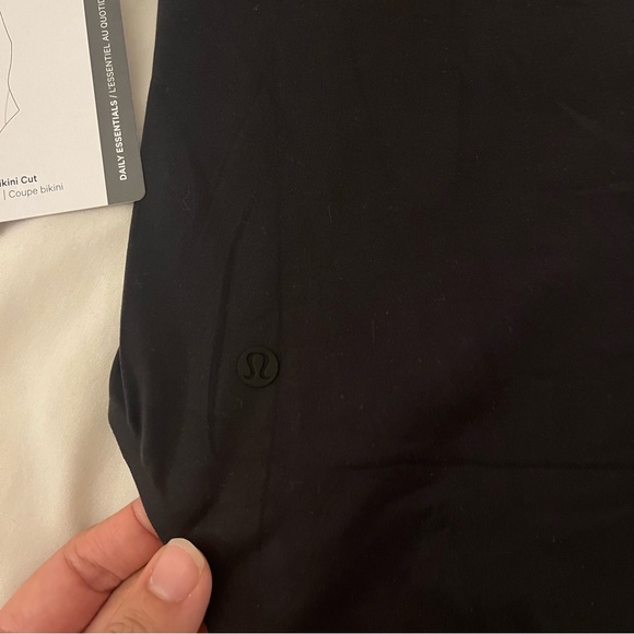 New Lululemon Wundermost Ultra-Soft High-Neck Sleeveless Bodysuit XS Black $68 - Picture 9 of 9
